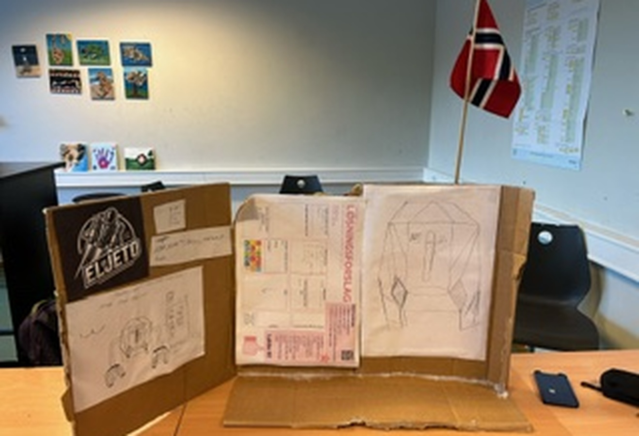 Bilde av en stand som elevene hadde laget